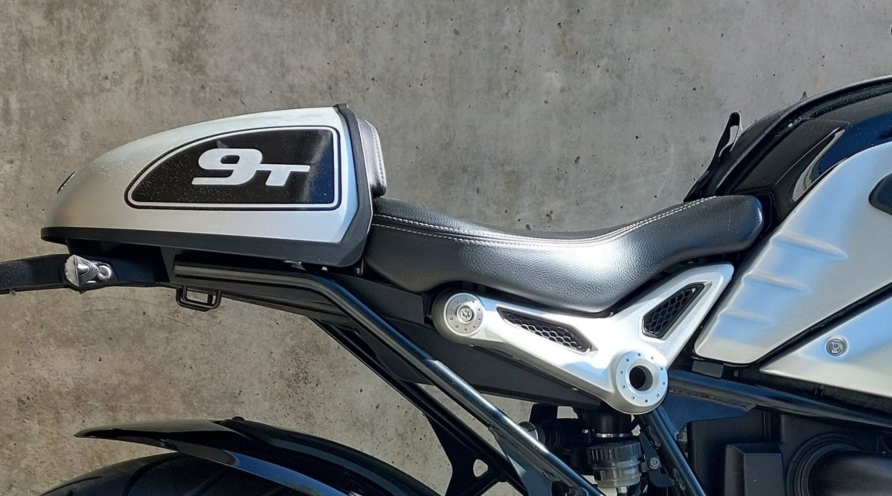 BMW Tutti i ricambio per moto: BMW nine t  Höcker zu Einzelsitz – Usato da Grosshöchstetten venduto da scarpa01 4