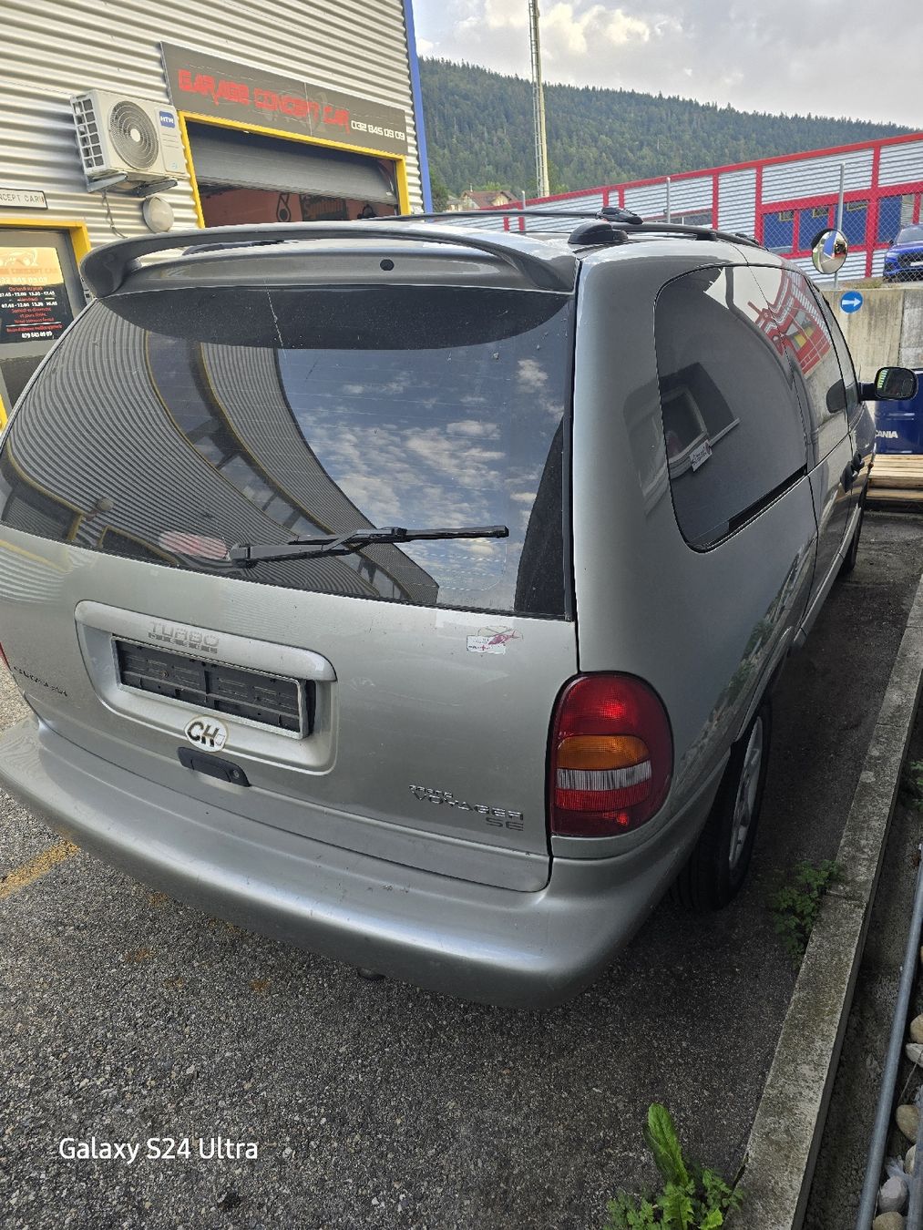 Chrysler Automobili: CHRYSLER GD VOYAGER 2.5 TD  – Usato da CERNIER venduto da GarageConcept-Car 2