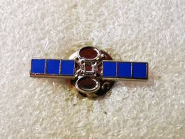 Ansteckpin 86: Satellit