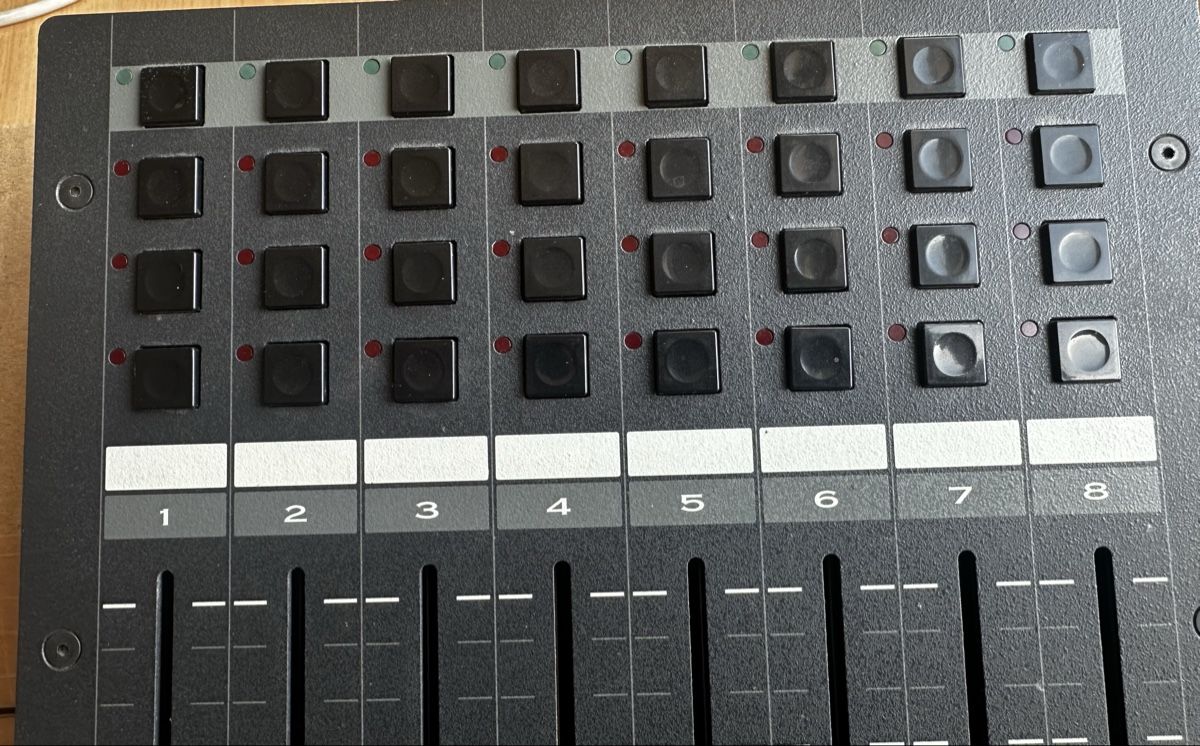 Console di mixaggio: JL Cooper Electronics MCS-3000X Mischpult Controller. – Usato da Zürich venduto da deftwow 3