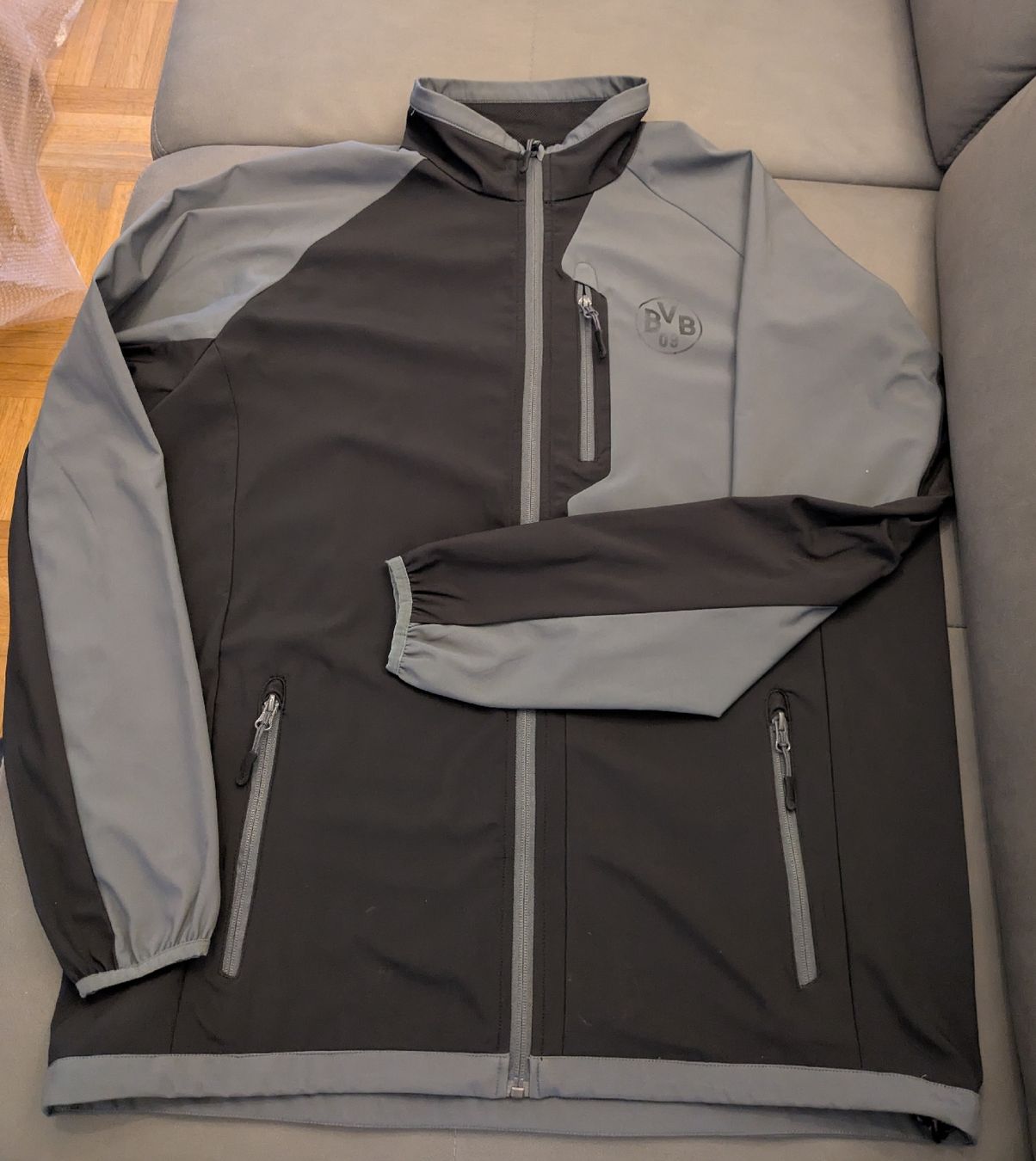 Giacche: BVB Fanartikel: leichte Trainer-/Windjacke XL – Usato da Rorbas venduto da Saller82