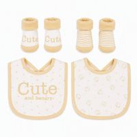 NEUWERTIG-Lätzchen & Söckchen Geschenkset – 4-teilig
