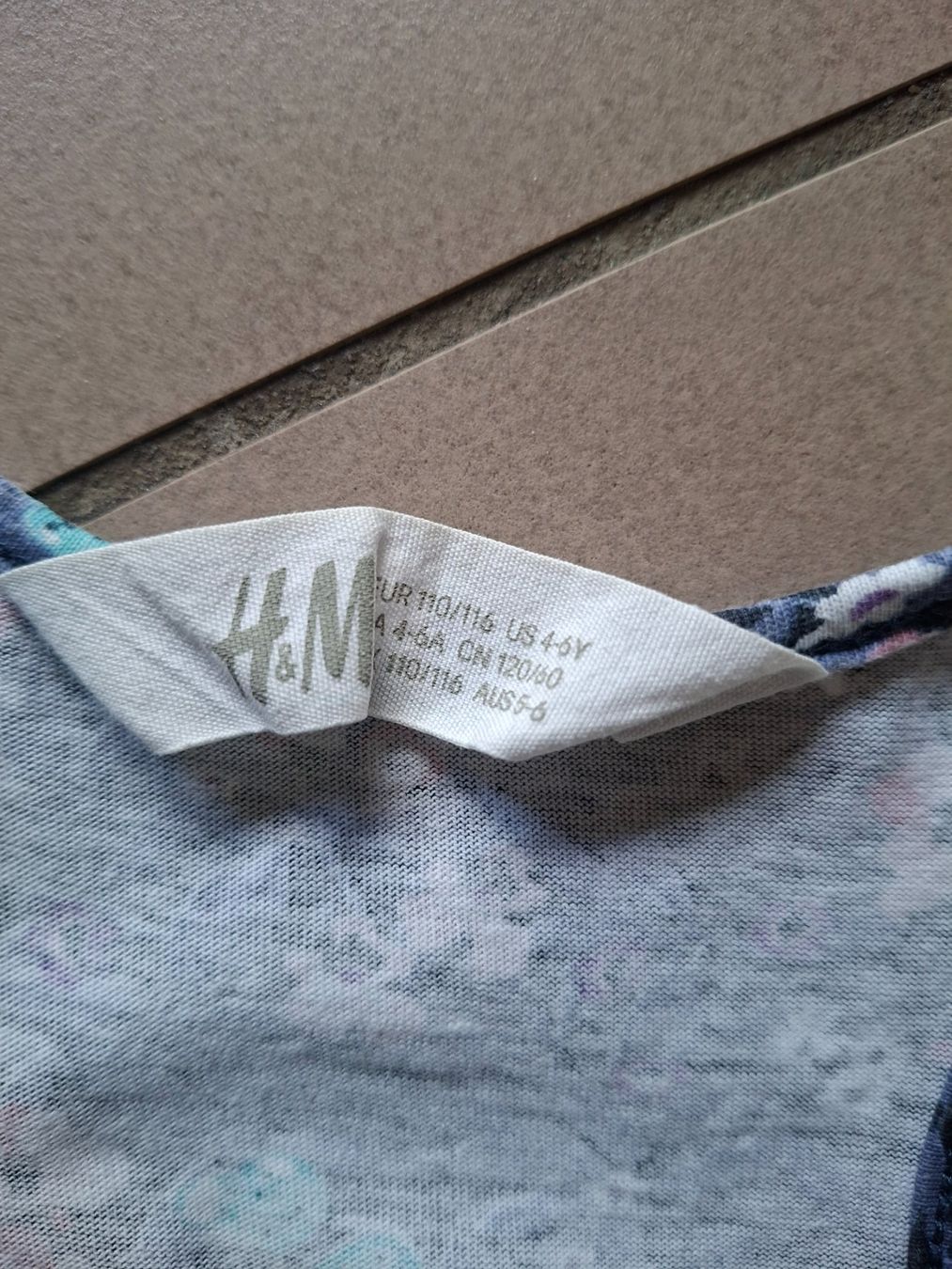 H&M Vestiti & Gonne: Mädchen Kleid Blumenmuster Grösse 110/116 – Usato da Erlinsbach venduto da pfunky 2