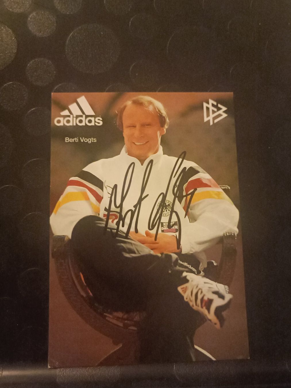 Autografi: Berti Vogts - Handsignierte Autogrammkarte – Usato da Menziken venduto da Artographs
