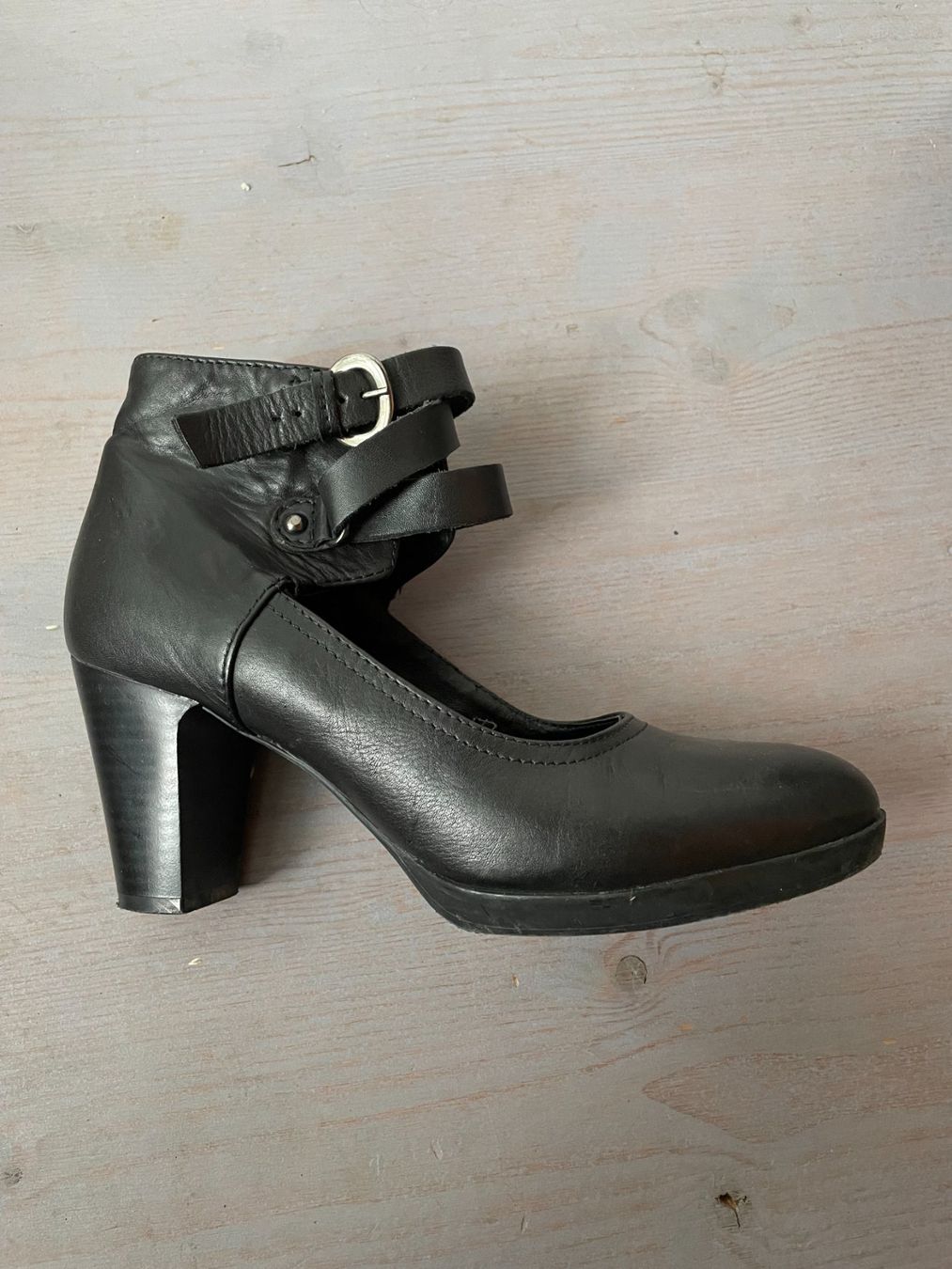 Globus Damenschuhe: wunderschöne Lederpumps Gr. 38 – Gebraucht aus Rütihof von solombra