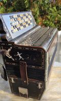 Accordéon Stradella notes de bronze