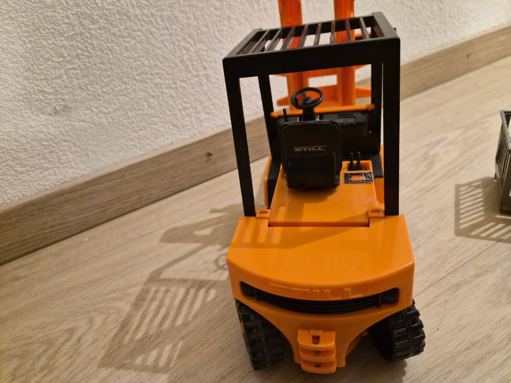 Jouets: Jouet chariot élévateur Still orange avec panier – D'occasion à La Joux FR par car_ck96 4