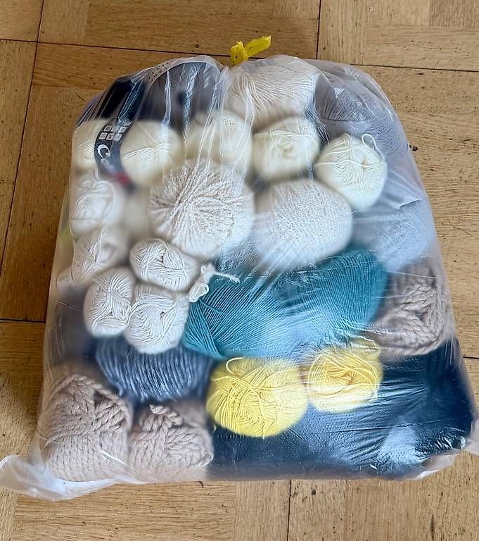 Lana: 35-Liter-Sack voller Wolle & Garne – Usato da Basel venduto da Lemon_4 2