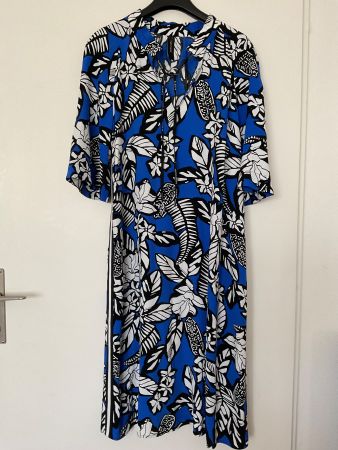 Marc Cain tolles Kleid Gr 38/40 (s. Masse) Top Royalblau