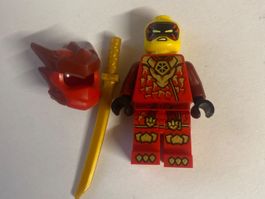 Figurine LEGO Ninjago Kai avec son épée et son masque.