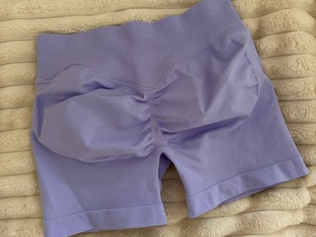 Damen Yoga Shorts lila Grösse S neu