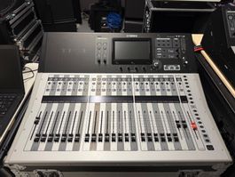 Yamaha TF3 Mischpult Digital professionell gebraucht