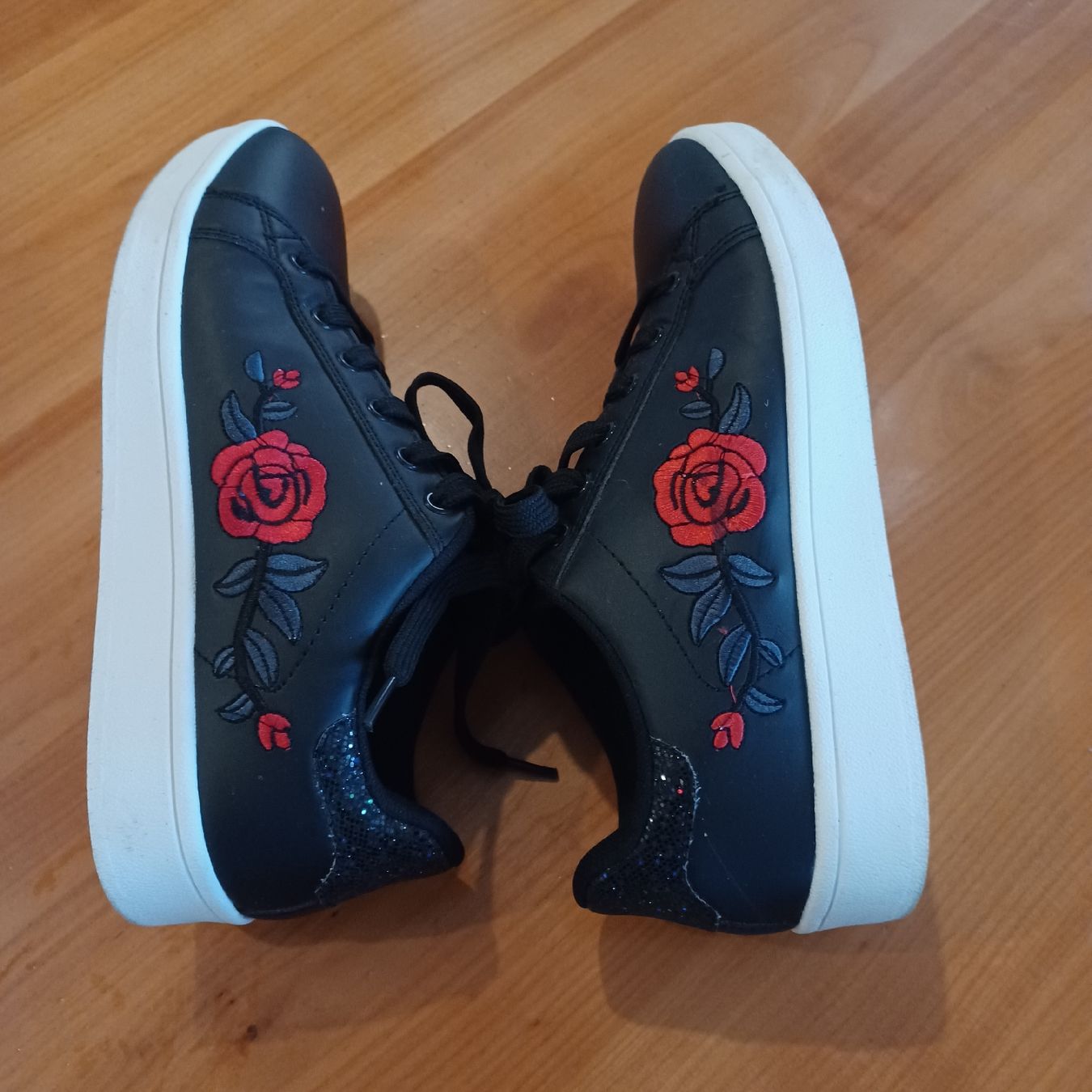 Scarpe da donna: Damenschuhe , Turnschuhe , Sneaker? , Grösse 40 – Usato da Waldkirch venduto da Fantasia-101