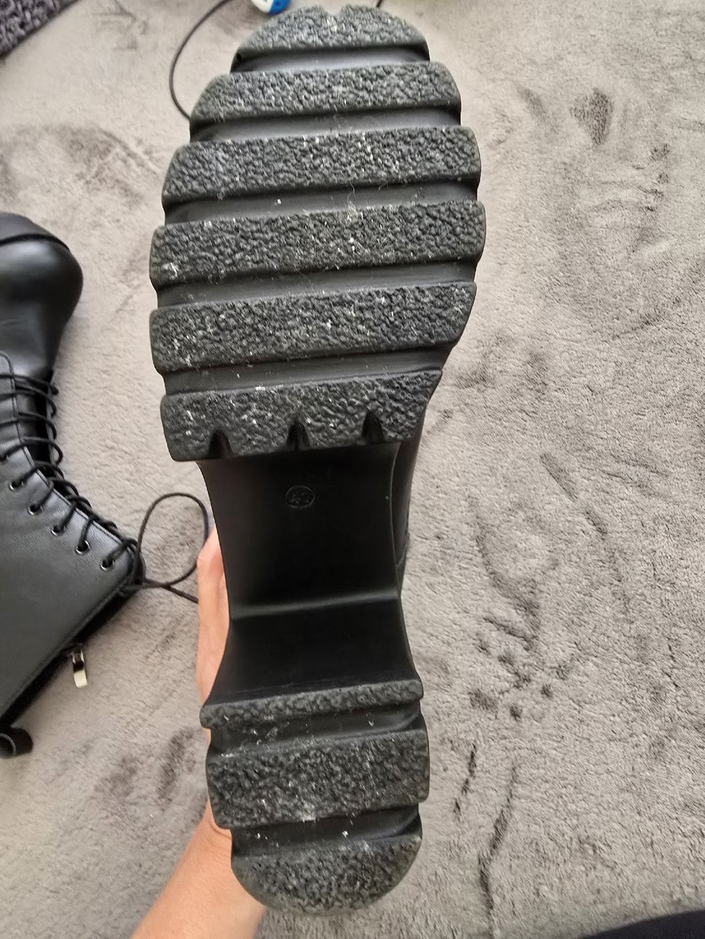 Scarpe da donna: Schwarze Stiefel mit 8 cm hohem Absatz – Usato da Muttenz venduto da kar_rp9p 4