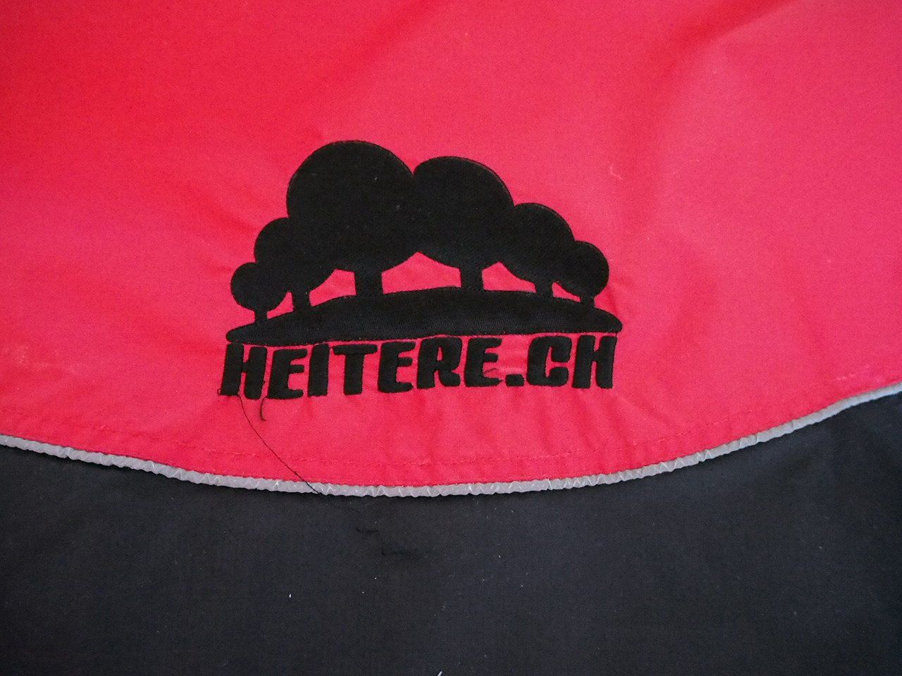 Billets: heitere Regenjacke mit Kapuze – D'occasion à Zofingen par sosalinos01 4