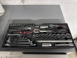 Werkzeugkasten LUX-TOOLS mit Nüssen und Schraubenschlüsseln