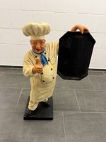 Dekorative Kochfigur mit Menütafel (eigenes Menu einhängen)