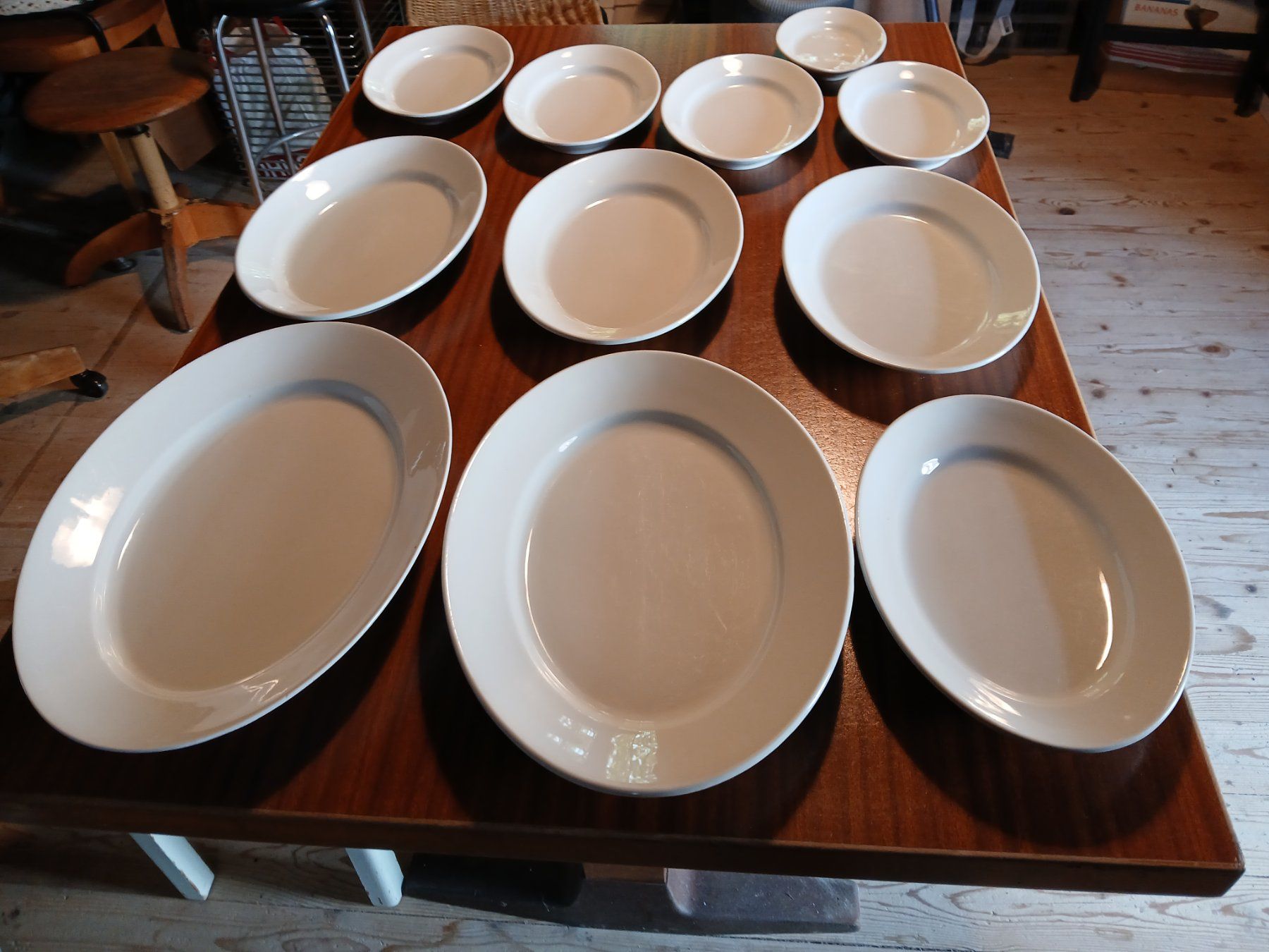 Piatti di portata: 11 Langenthal Servierplatten oval – Usato da Zumikon venduto da Vollvintage 1
