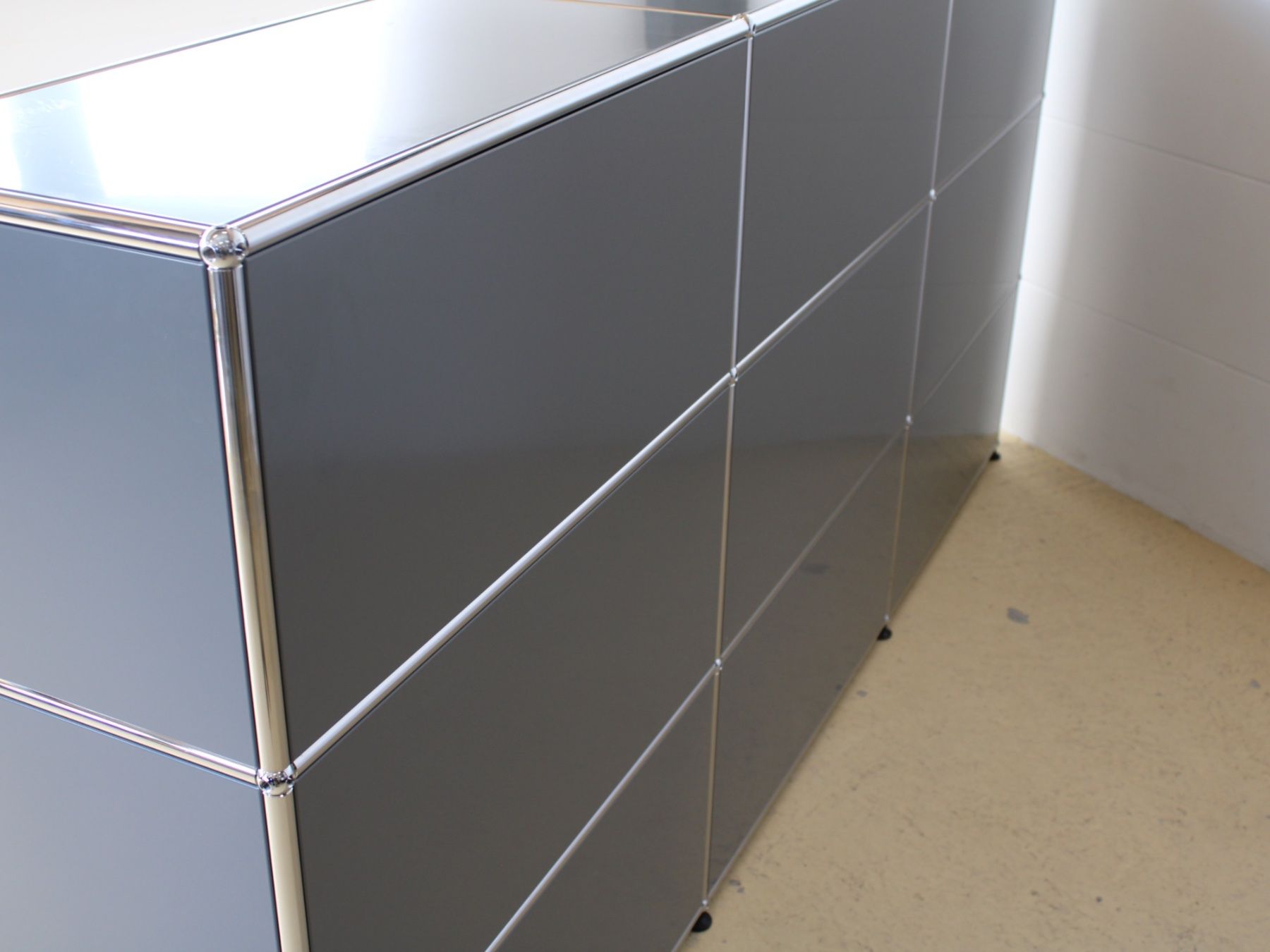 USM Cassettiere: USM Sideboard in Mittelgrau, Lieferung möglich – Usato da Meinisberg venduto da atelier_TILIJA 9