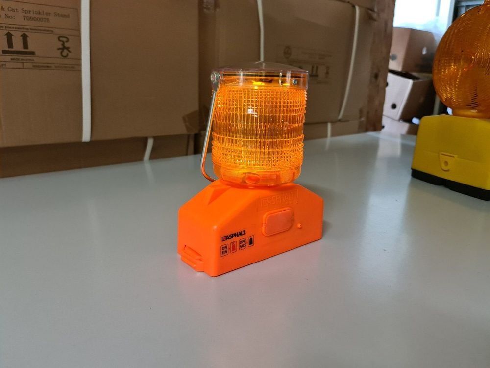 Lampen: 360° LED Solar Warnleuchte Baustellenleuchte orange, Asphalt – Neu und originalverpackt aus Wängi von Thurgauer98 2