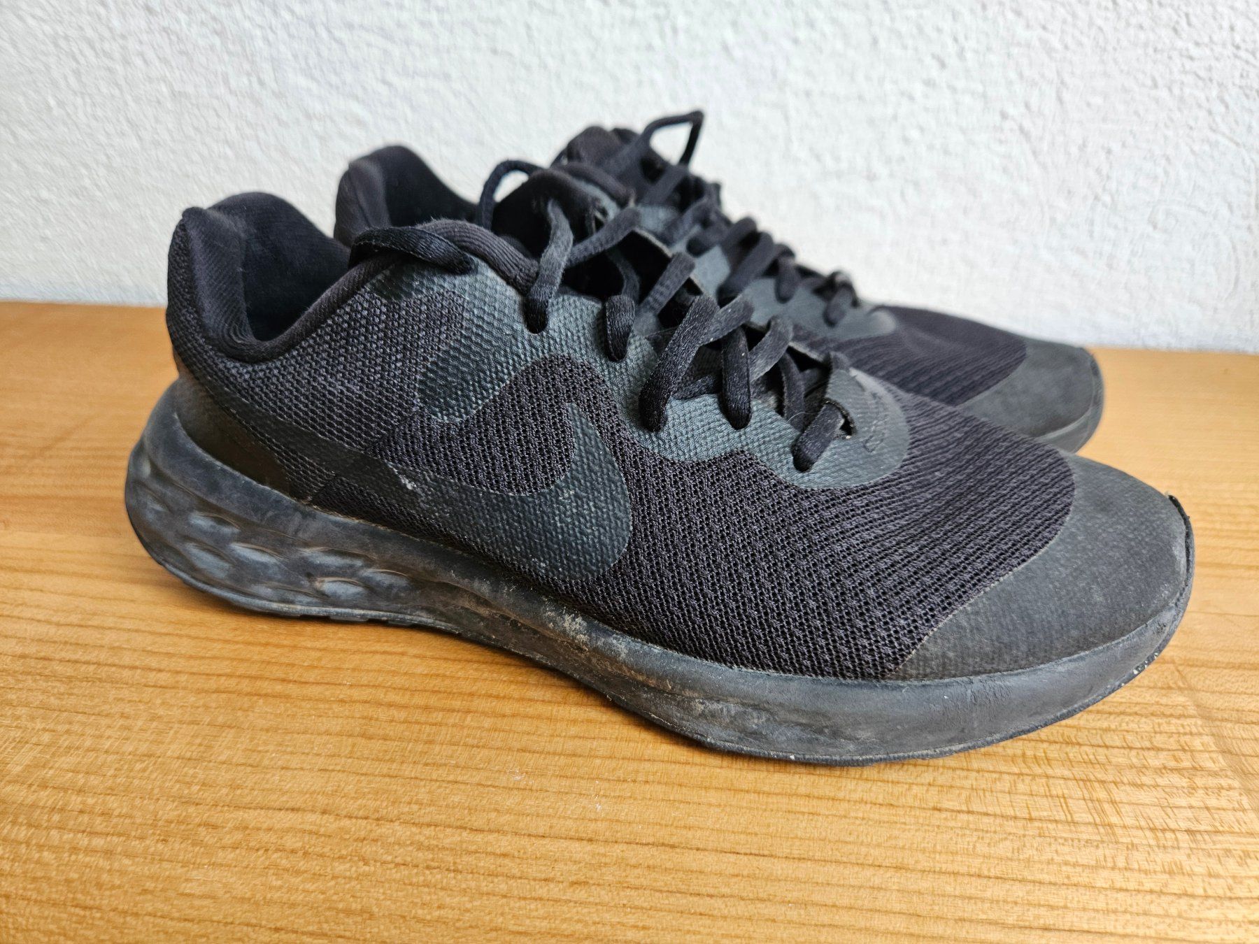 Nike Scarpe da uomo: Nike Revolution Turnschuhe Grösse 37.5 – Usato da Bichwil venduto da The_freshman 4