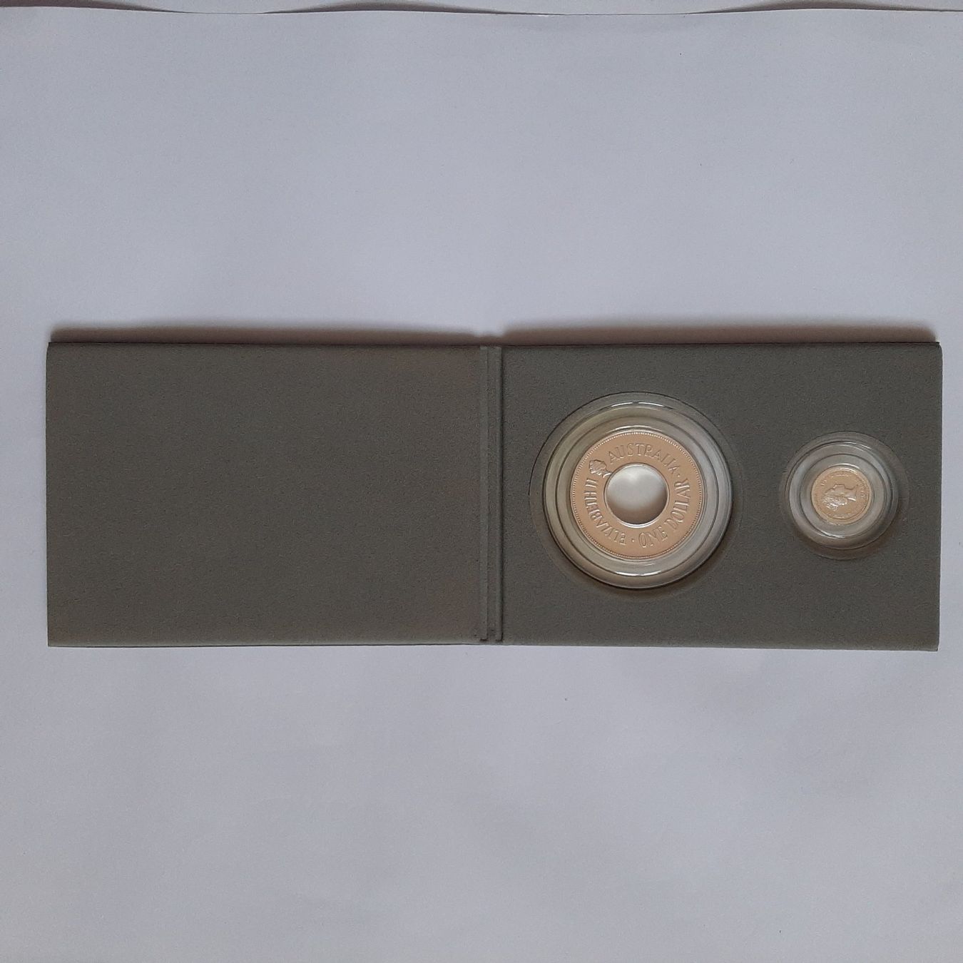 Tutti le monete: Australia the Holey Dollar & the Dump 1990 Silver RARE Proof – Nuovo e nell'imballaggio originale da Carouge GE venduto da cecob0909 6