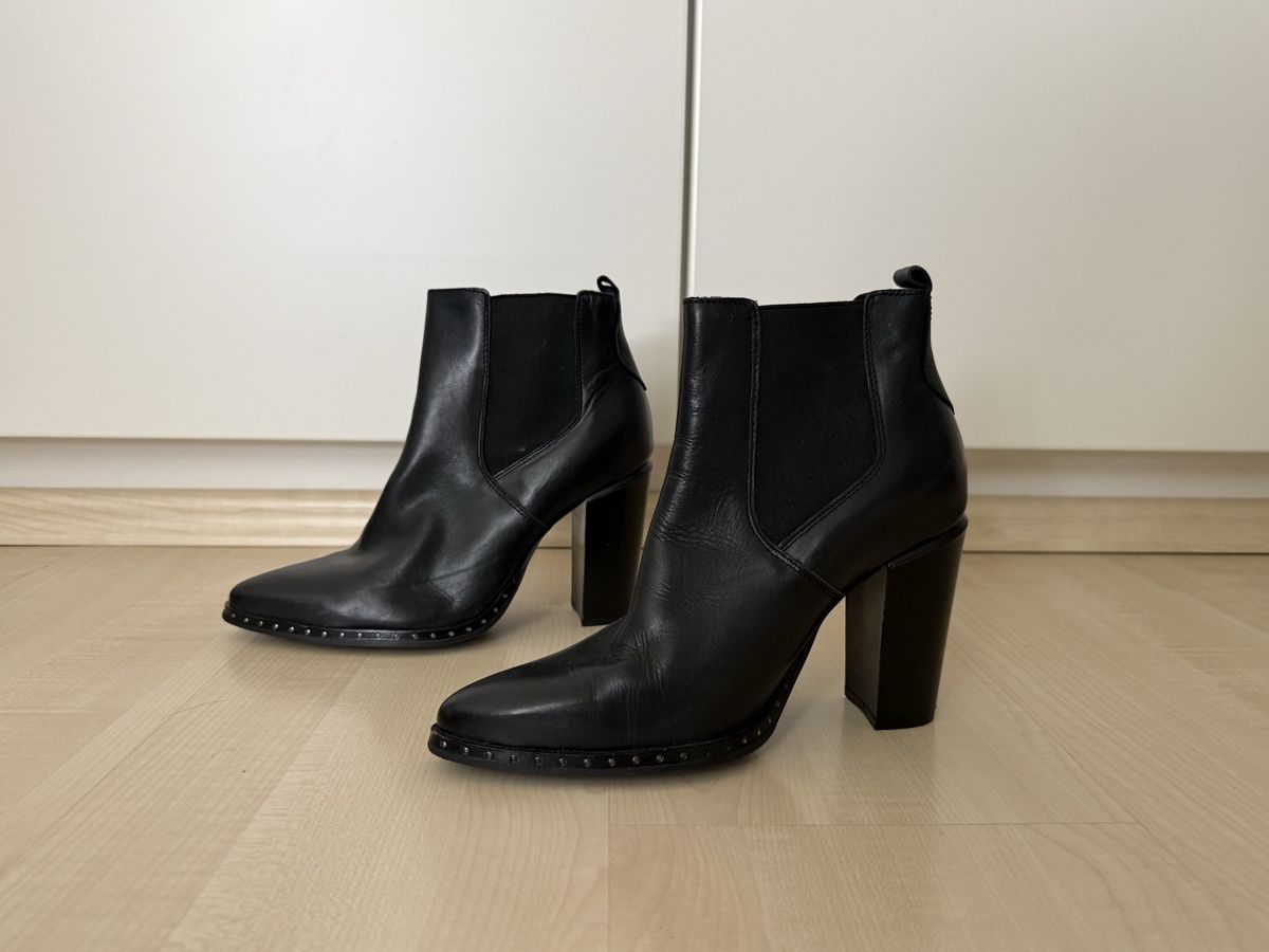 Scarpe da donna: Schwarze Stiefeletten mit Absatz – Usato da Neerach venduto da lar_tkp2