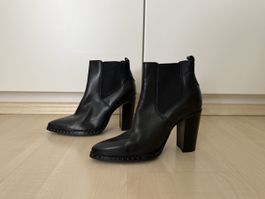 Schwarze Stiefeletten mit Absatz