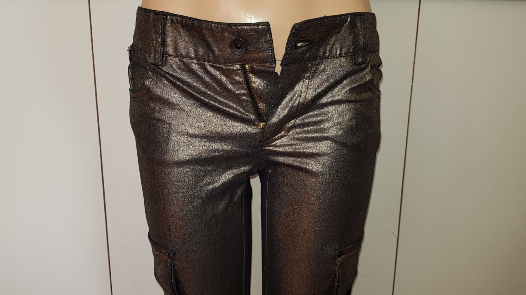 Jeans: Jeans ALICE + OLIVIA    Taille/Grosse 34 CH (2) – Usato da Cossonay-ville venduto da Super-Price-Quality 1
