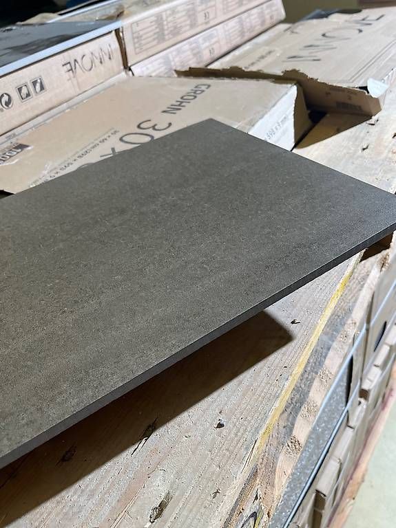 Rivestimenti per pavimenti: Metallica Black Feinsteinzeug Platten – Usato da Ballwil venduto da Harlacher321 2