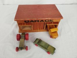 Antike Holz-Spielzeug-Garage