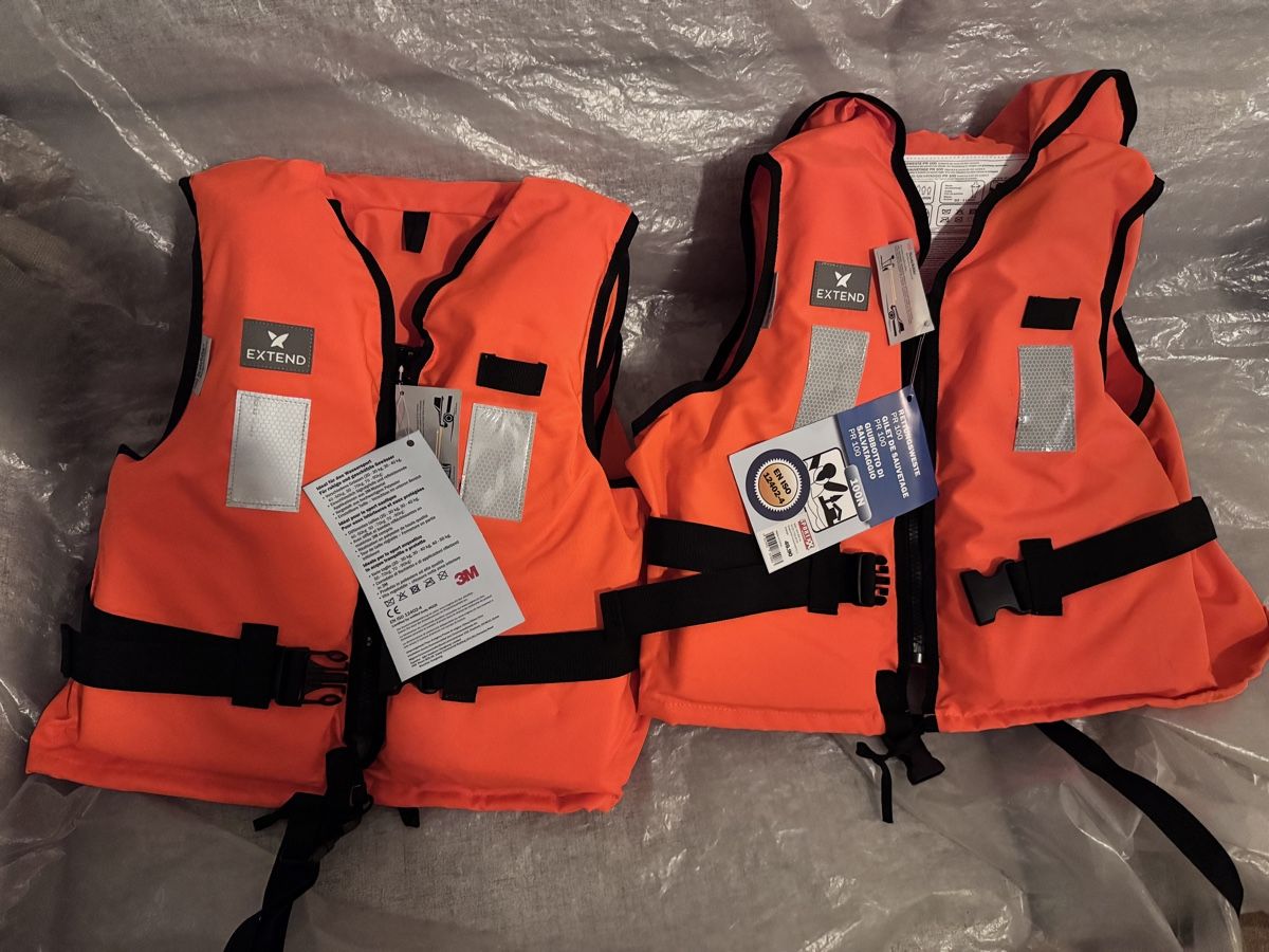 Boote: Seahawk 3 + Seahawk 4 inkl. 2 Rettungswesten – Neu und originalverpackt aus Rothrist von Opticalvibration 1