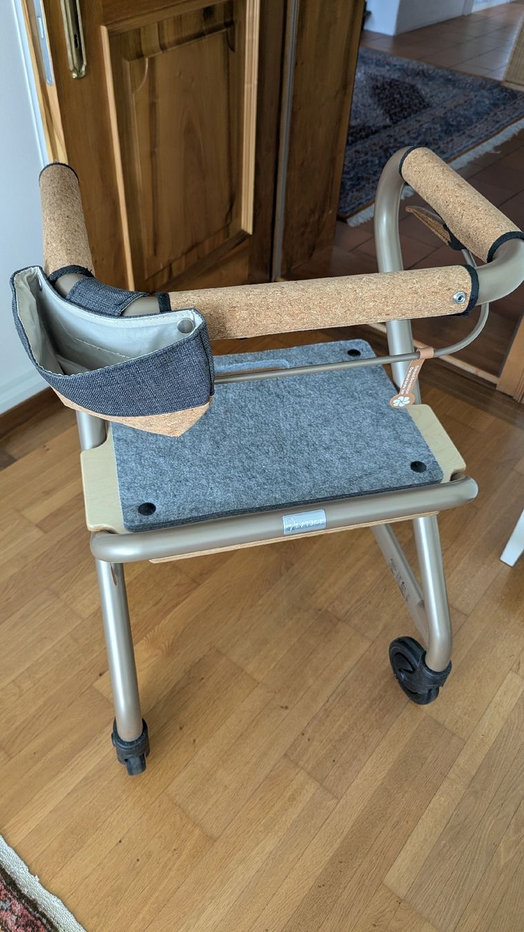 Aides à la marche: Rollator mit Sitzmöglichkeit – Neuf (Voir description) à Schwyz par baze 2