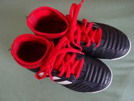 ADIDAS Kinderturnschuhe 30 neuwertig
