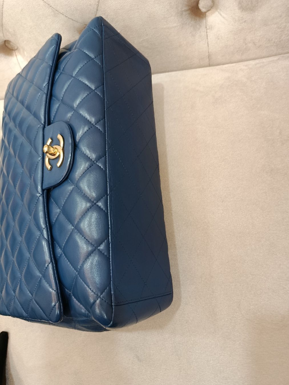 Chanel Borse da donna: Chanel Maxi Blue Navy Lamb Ghw 13  – Usato da Zürich venduto da RoastedCocoNut 4