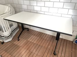 Klapptisch auf Rollen