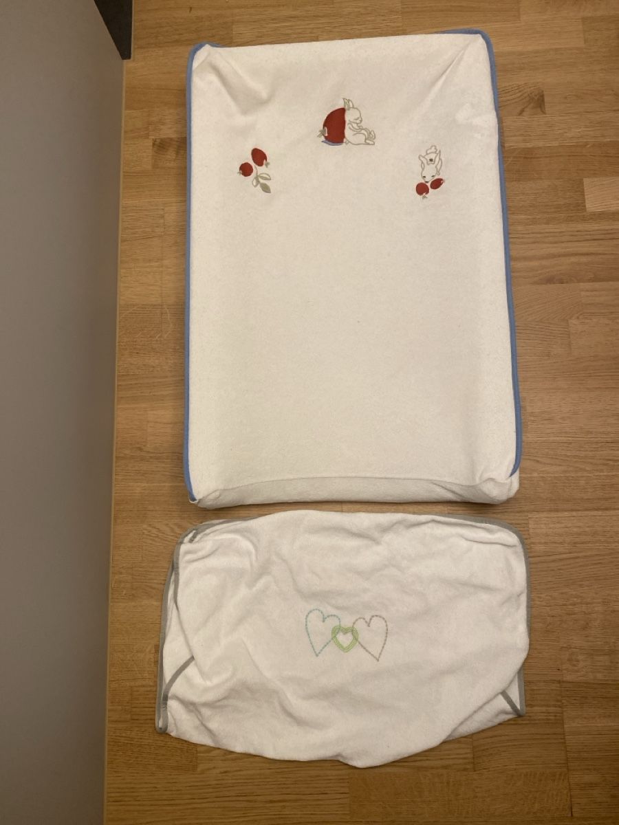 Ikea Fasciatoi & Accessori: Ikea Wickelauflage mit zwei Bezügen – Usato da Oberglatt ZH venduto da Capsici