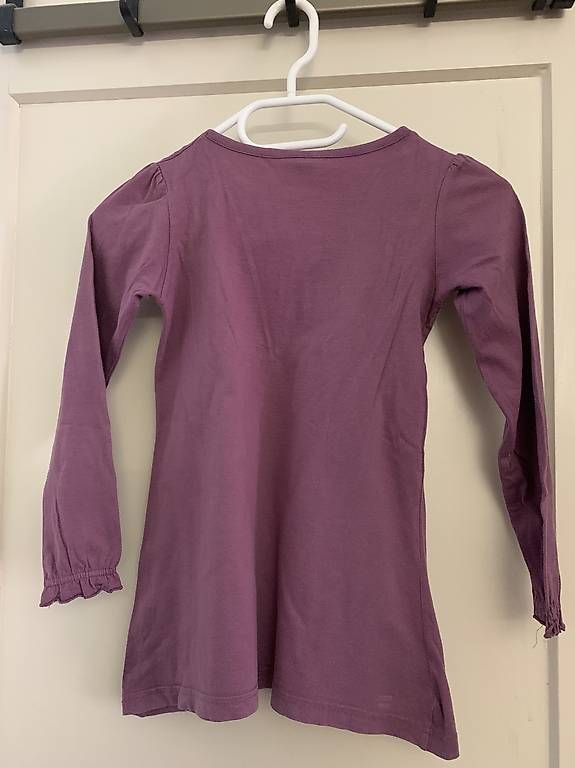 Camicette, T-shirt & Top: Violettes Mädchenshirt  – Usato da Zürich venduto da lil_xr6x 1