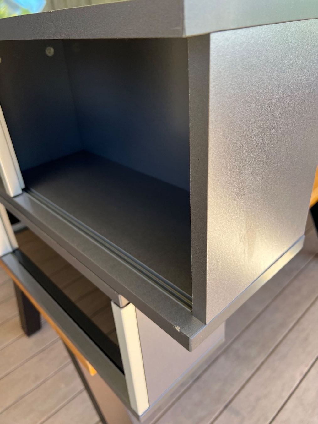 Ikea Scaffali: Wandregal / Vitrine  Glasfront Aluminium Anthrazit – Usato da Brütten venduto da mcstern 3