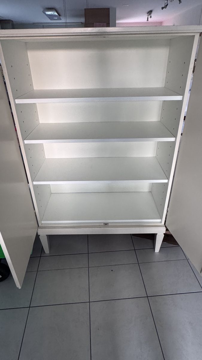 Schränke: Echtholzschrank abschliessbar – Gebraucht aus Feuerthalen von Little.in.the.middle 1