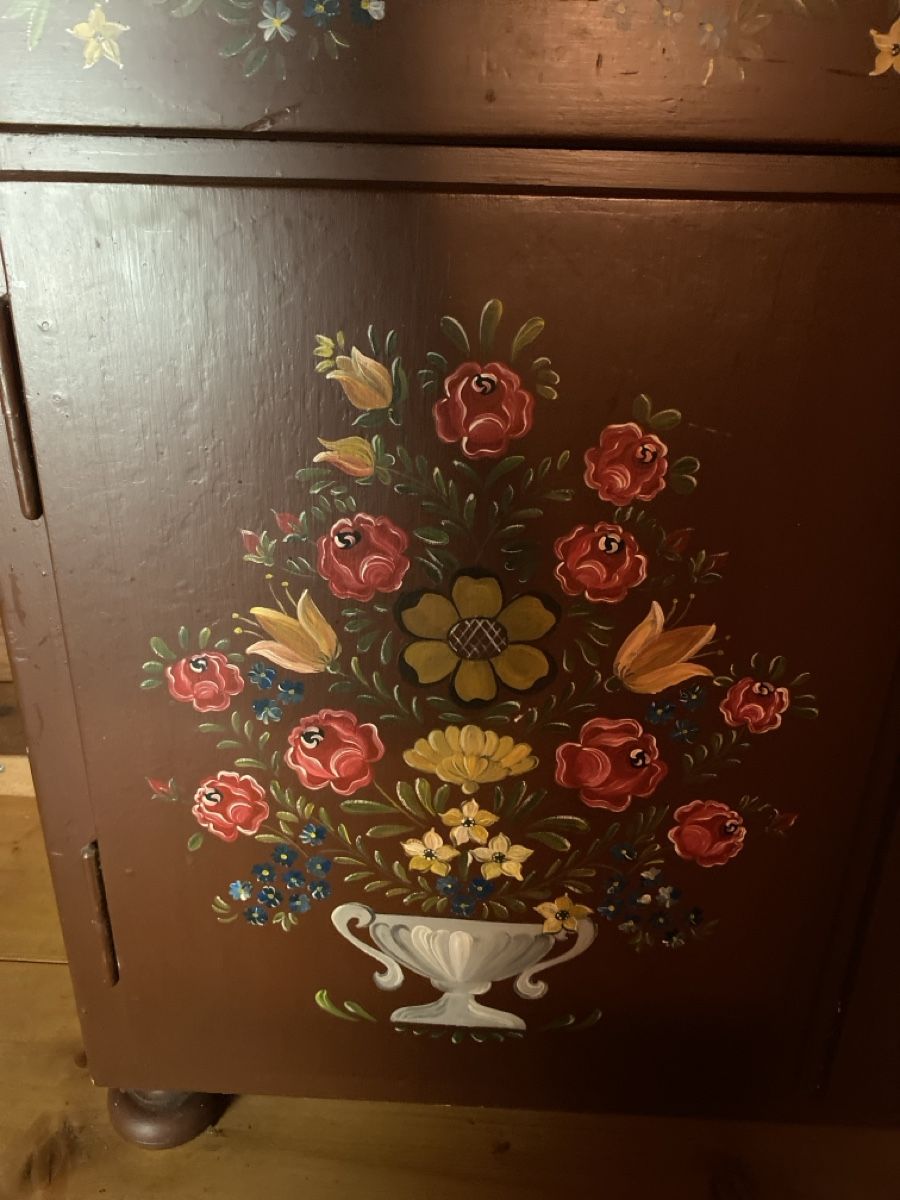 Credenze: Buffet Regal Kommode m. Bauernmalerei – Usato da Buchs SG venduto da rosadoro1973 1