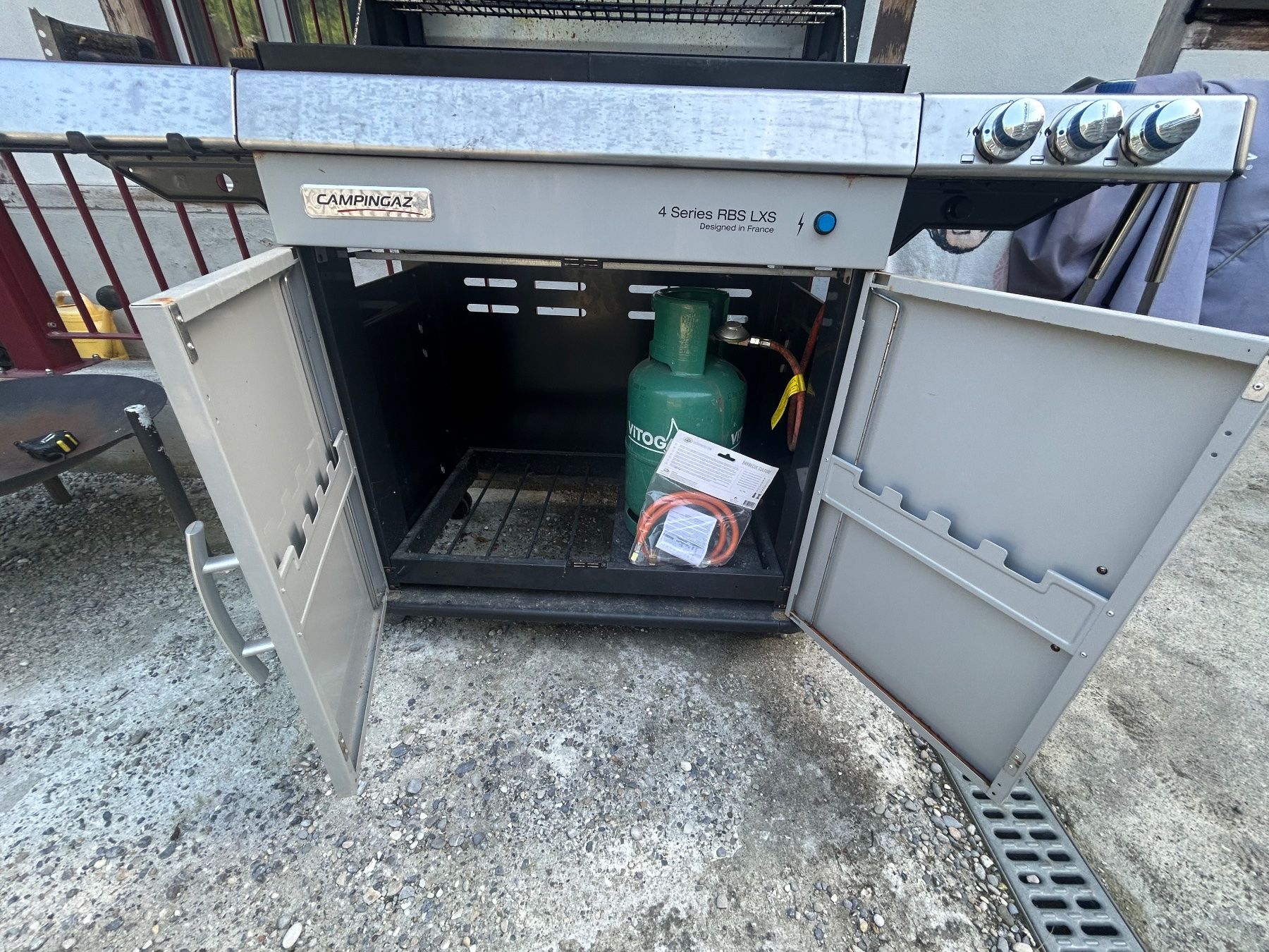 Griglie: Campingaz 4-Brenner Gasgrill mit Abdeckung – Usato da Mühledorf SO venduto da Dania77 7