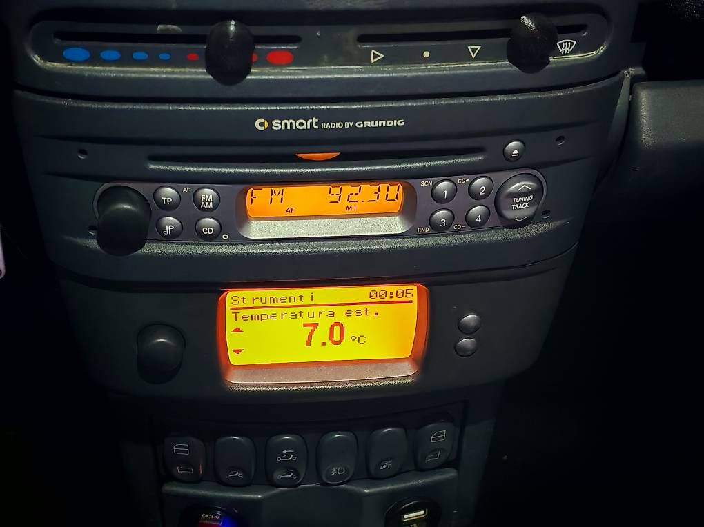Smart Tutti pezzi di ricambio auto: Ripristino retroilluminazione luce Computer Smart Roadster – Usato da Cadenazzo venduto da Mulinacu