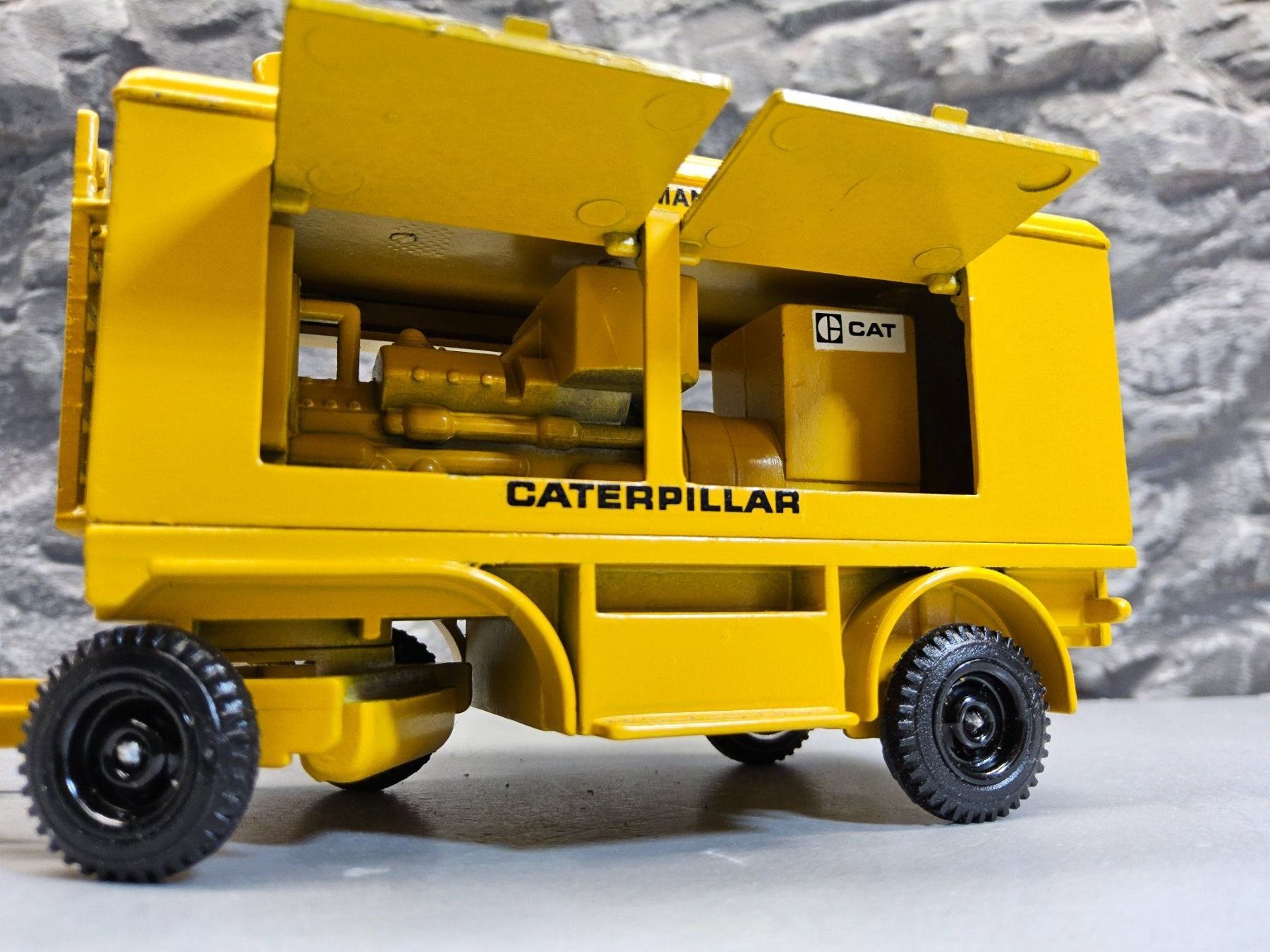 Caterpillar Kits de montage: Zeppelin Stromaggregat mit Caterpillar Motor Generator 1:50 – D'occasion à Rüti ZH par ModellArt 5