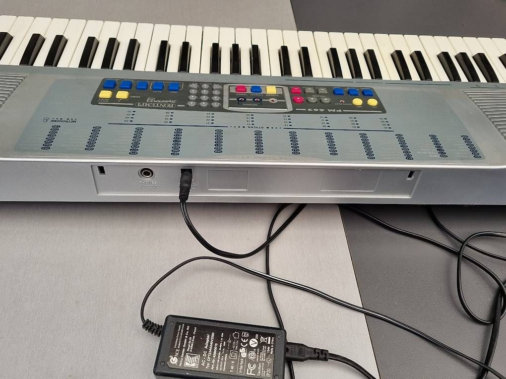 Strumenti musicali: Zu Verkaufen Keyboard  – Usato da Thörigen venduto da Exeo211 1