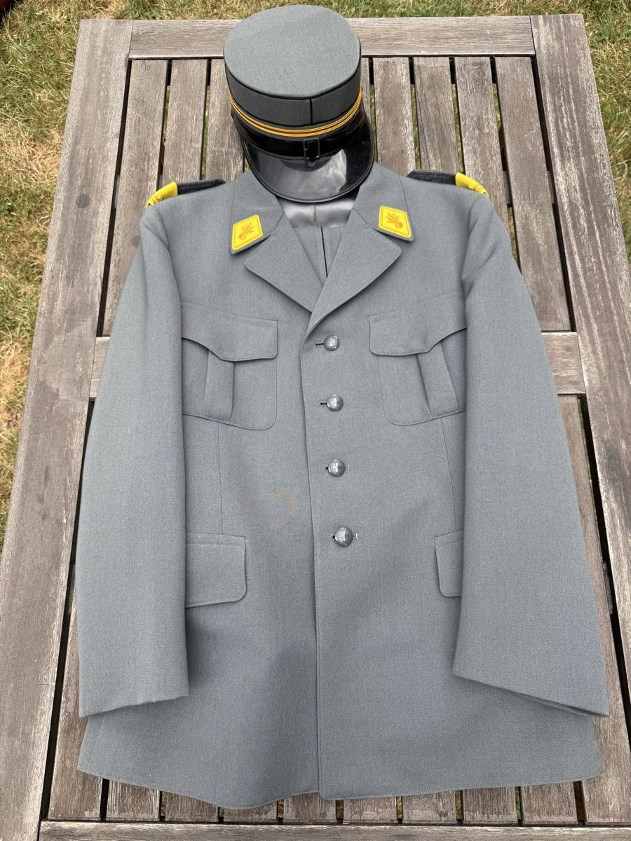 Armée suisse Uniformes: Uniforme Plt Gren char – D'occasion à Fribourg par Ardoffel