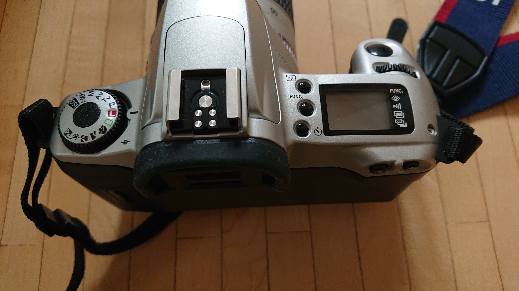 Canon Fotocamera: Canon EOS 300 inkl. Objektiv 28-90mm – Usato da Dürnten venduto da babajoo 3