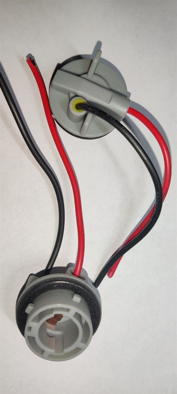 Tutti pezzi di ricambio auto: Fassung Sockel Kabel BA15s – Nuovo (secondo la descrizione) da Wohlen AG venduto da Rianxo 5
