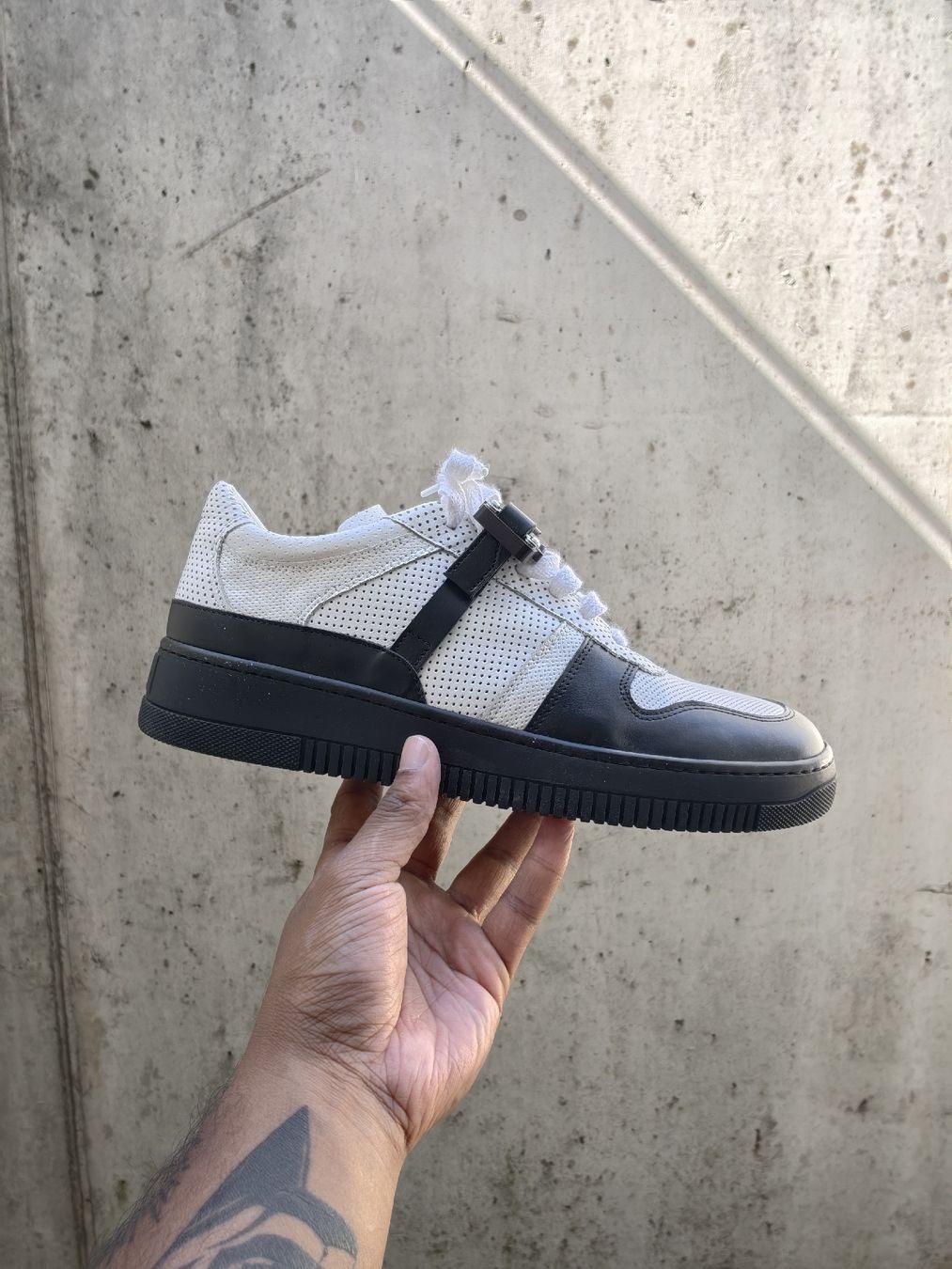 Scarpe da uomo: Alyx buckle sneaker – Nuovo (secondo la descrizione) da Herzogenbuchsee venduto da pre_h27s