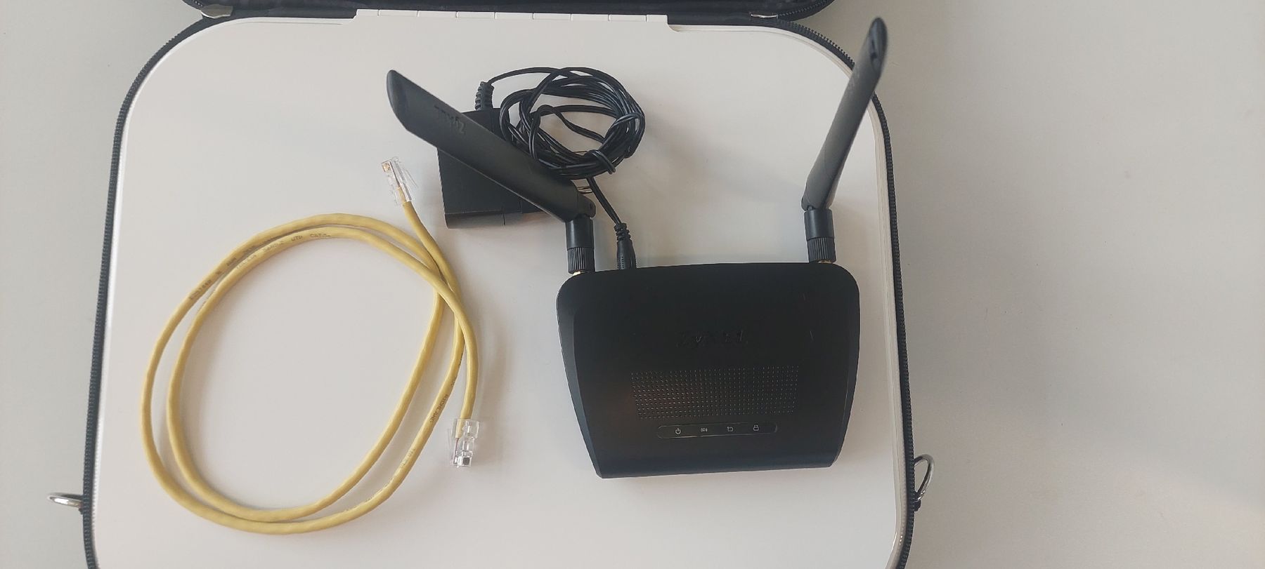 Modem & Router: Hager easy Programmierkoffer mit Router – Usato da Rapperswil SG venduto da Indoc 2
